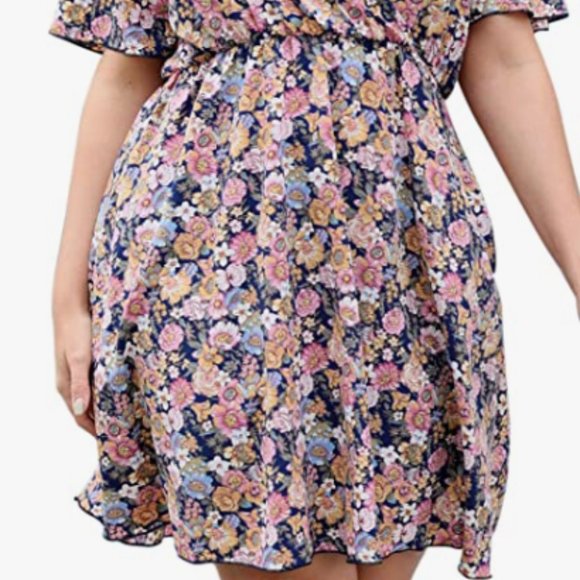 Casual V-Neck Plus Size Summer Boho Swing Wrap Dress with Pockets - Picture 3 of 6